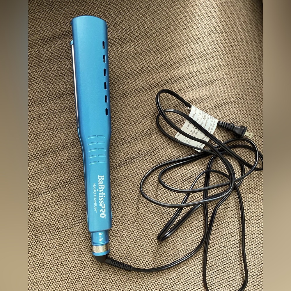 Babyliss Pro Nano Titanium digital vented flat iron